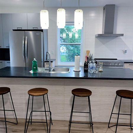 10 Minutes To Dt With Free Parking Apartment Longueuil Bagian luar foto